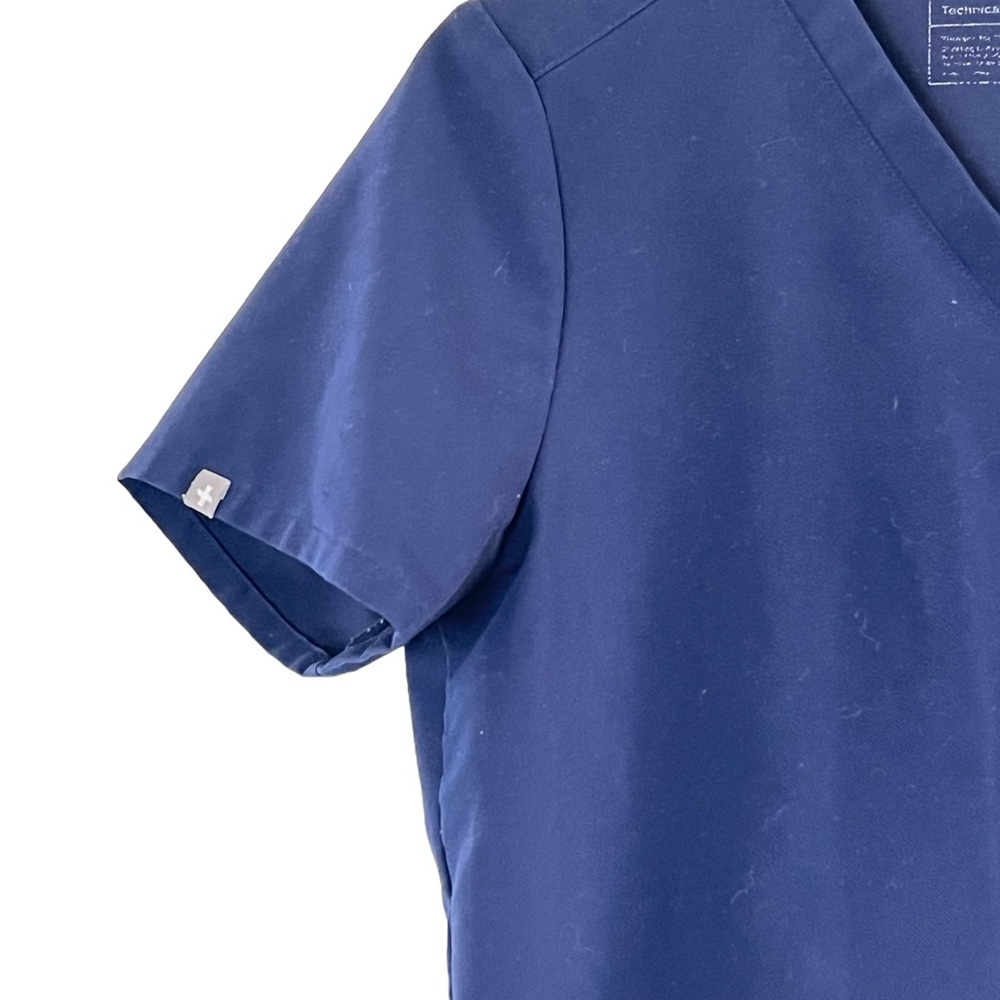 FIGS | Blue v-neck short sleeve technician medical scrubs shirt size med… - Picture 3 of 8
